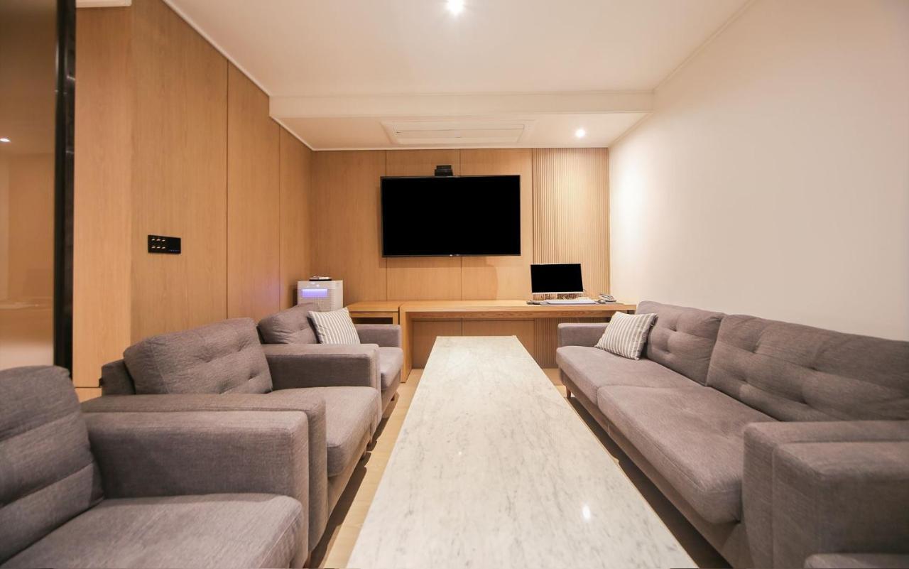 Hotel Lazy Heaven Changwon Bagian luar foto