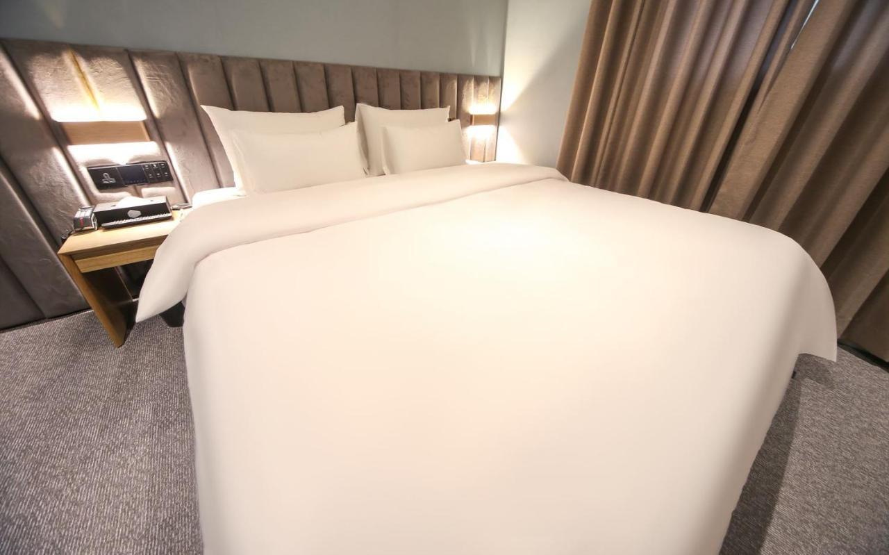 Hotel Lazy Heaven Changwon Bagian luar foto