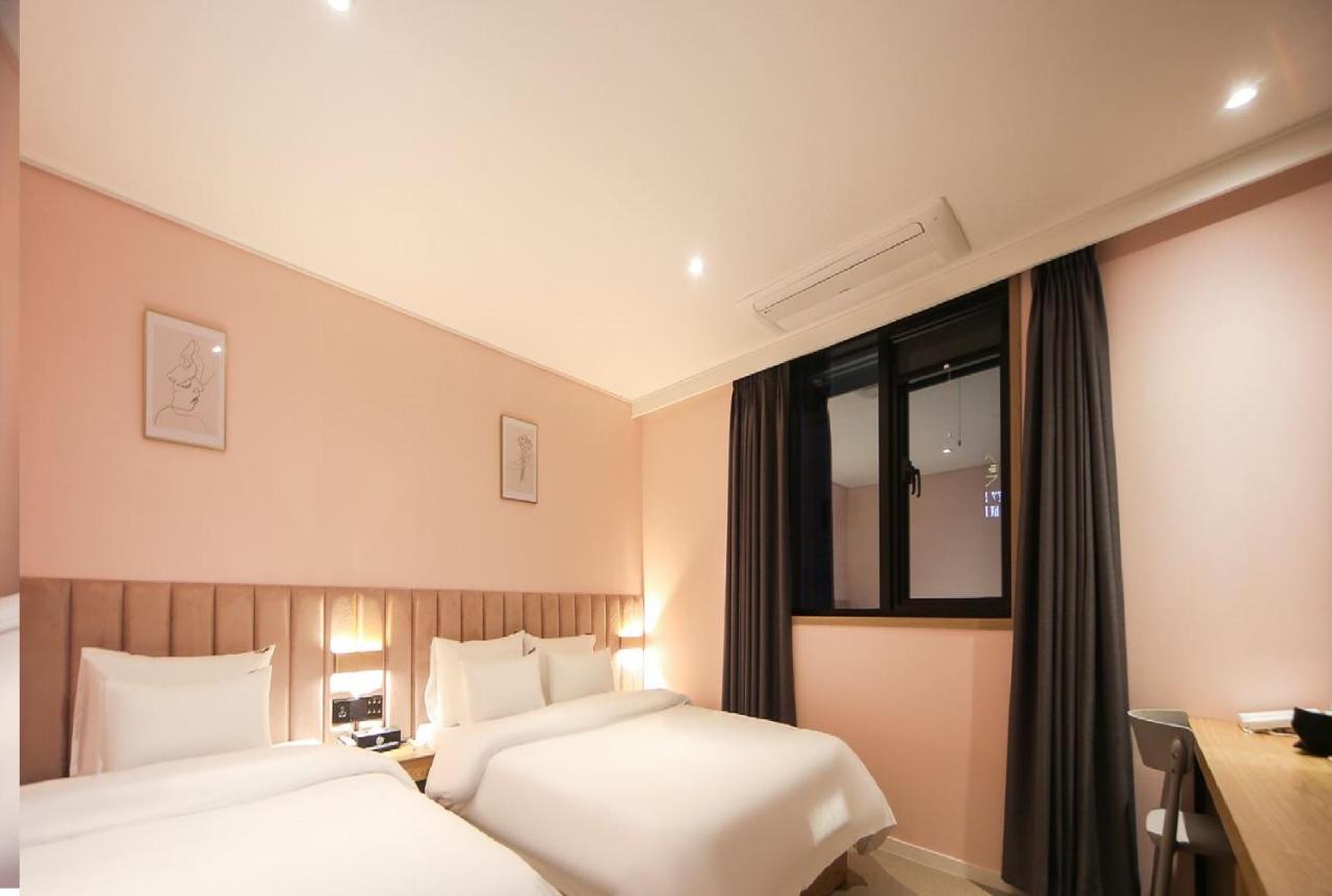 Hotel Lazy Heaven Changwon Bagian luar foto