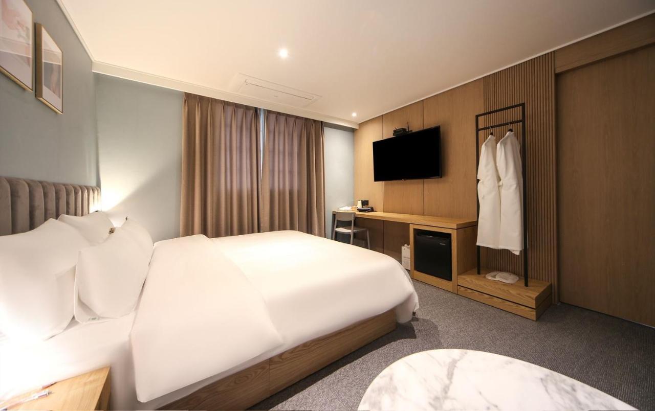 Hotel Lazy Heaven Changwon Bagian luar foto