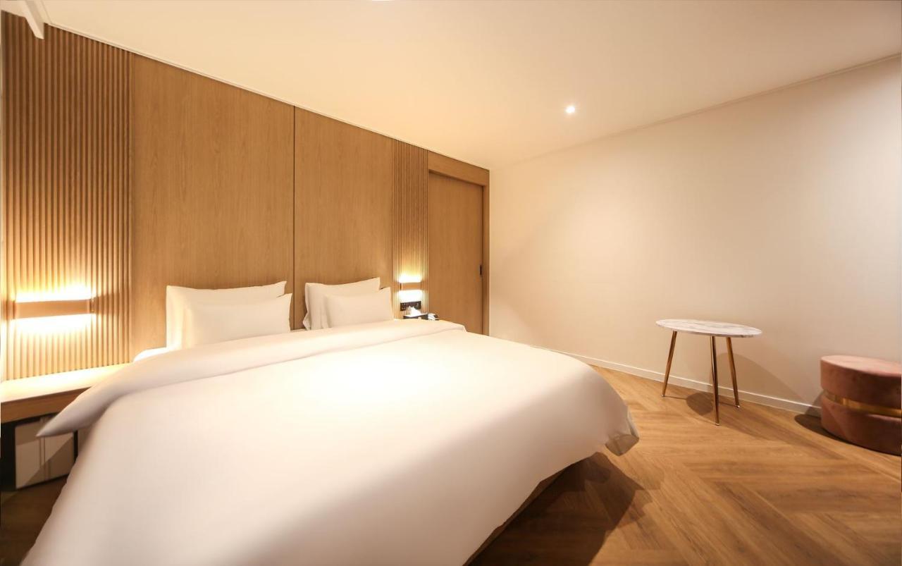 Hotel Lazy Heaven Changwon Bagian luar foto