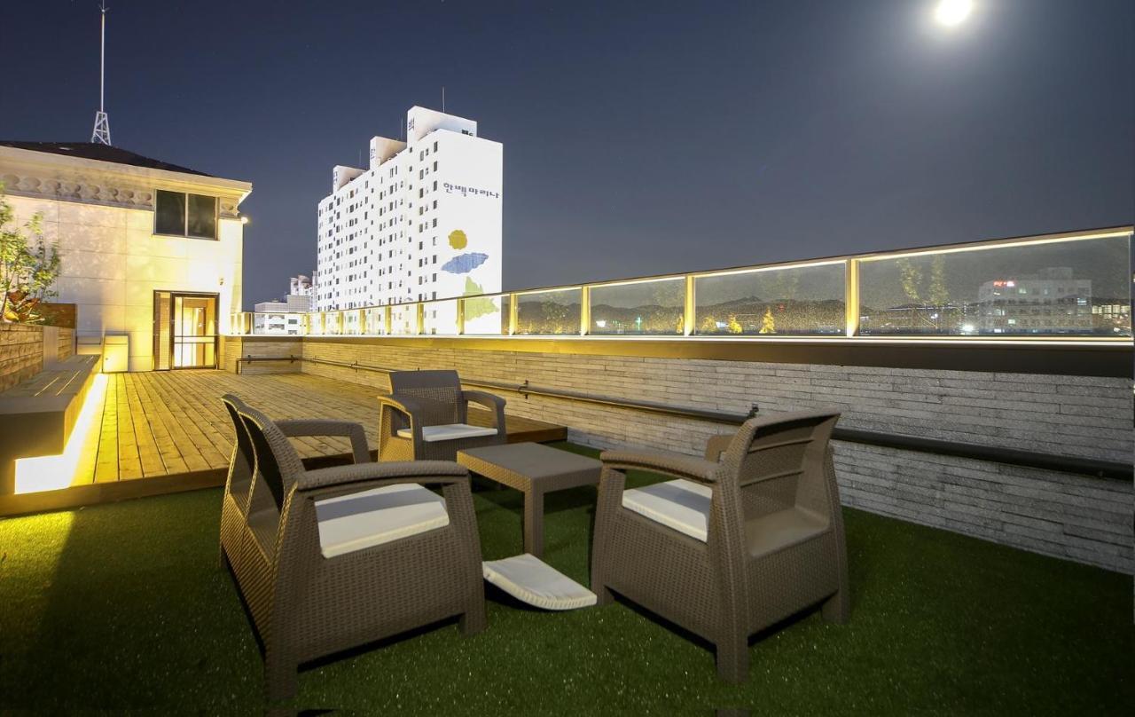 Hotel Lazy Heaven Changwon Bagian luar foto