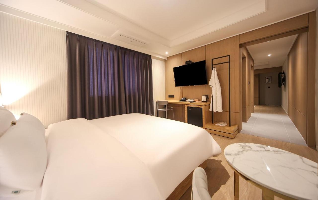 Hotel Lazy Heaven Changwon Bagian luar foto