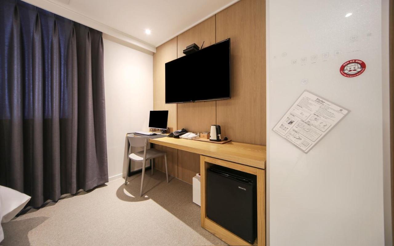 Hotel Lazy Heaven Changwon Bagian luar foto