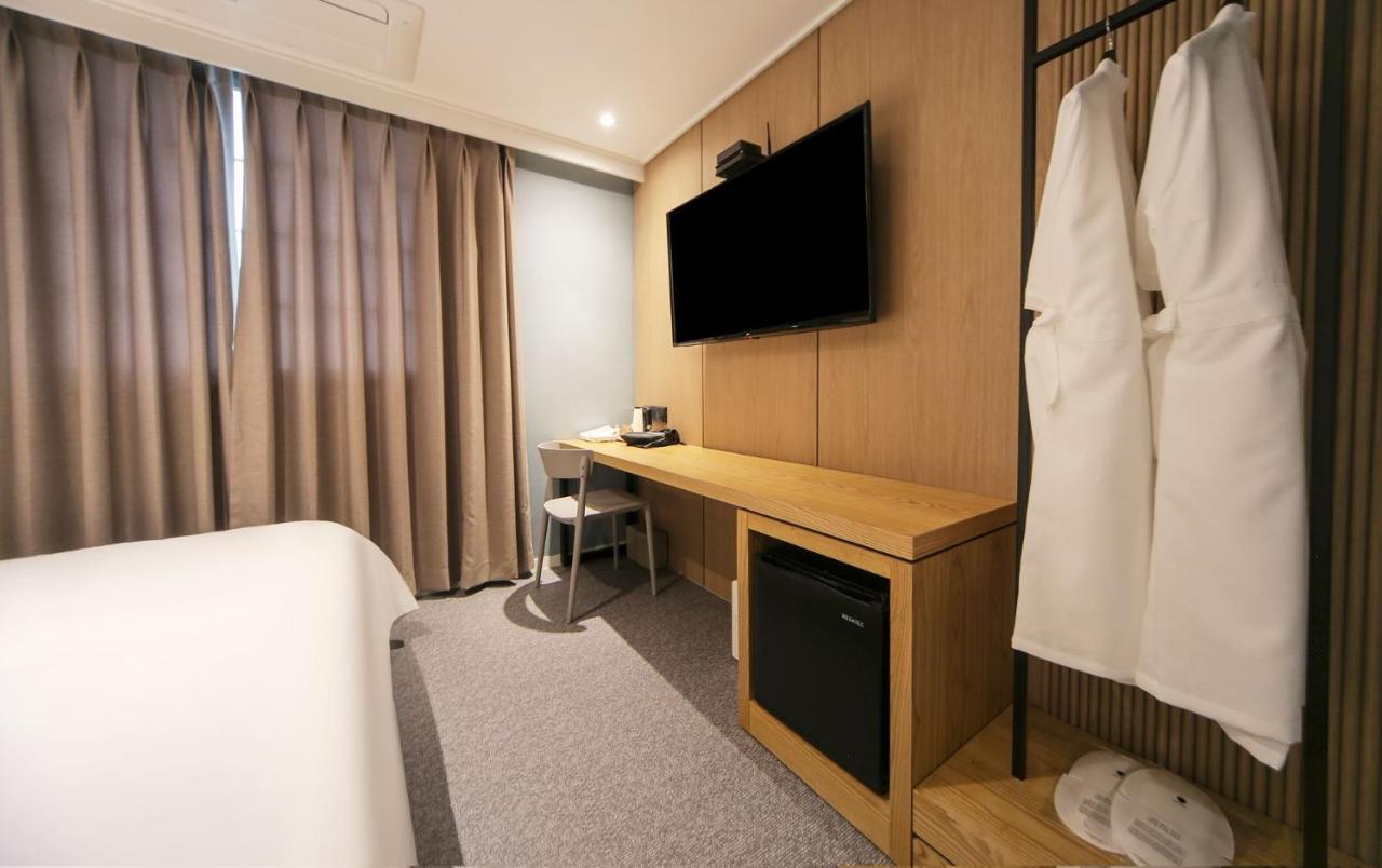 Hotel Lazy Heaven Changwon Bagian luar foto