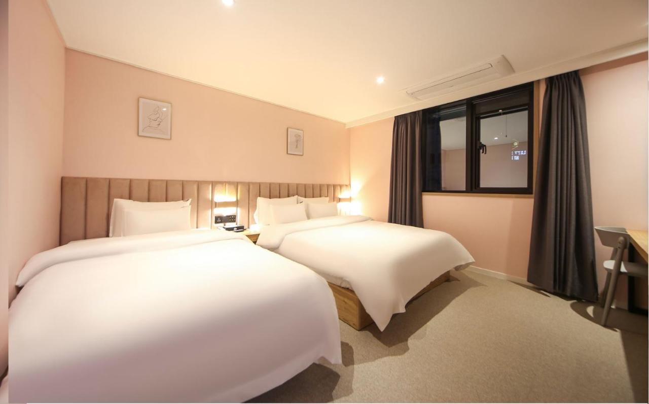 Hotel Lazy Heaven Changwon Bagian luar foto