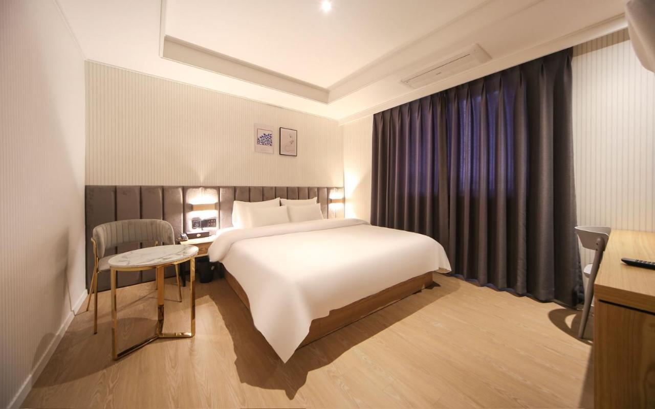 Hotel Lazy Heaven Changwon Bagian luar foto