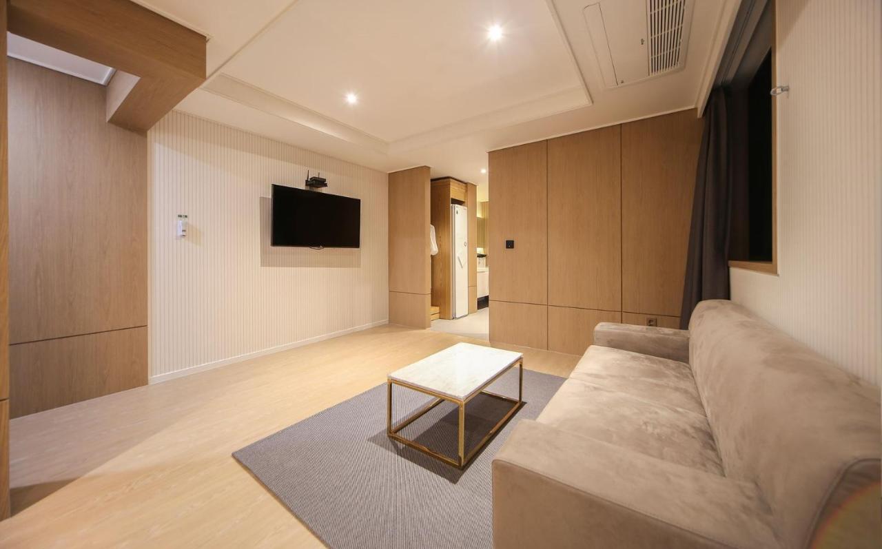 Hotel Lazy Heaven Changwon Bagian luar foto