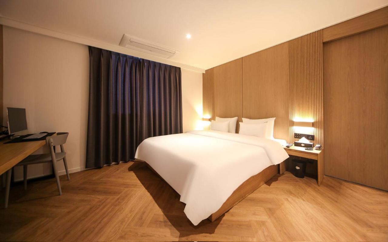 Hotel Lazy Heaven Changwon Bagian luar foto